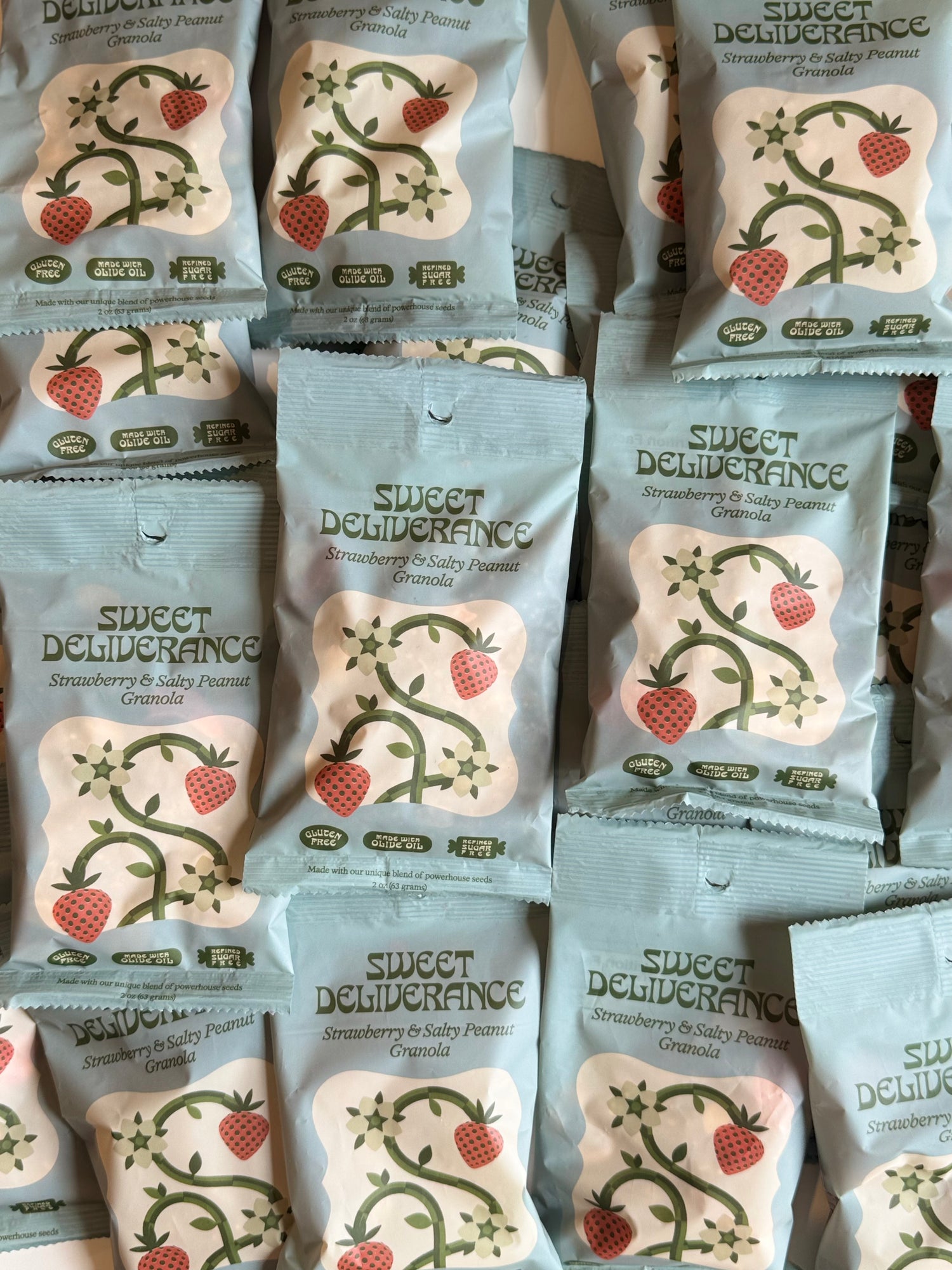 Strawberry & Salty Peanut Granola mini 4pack